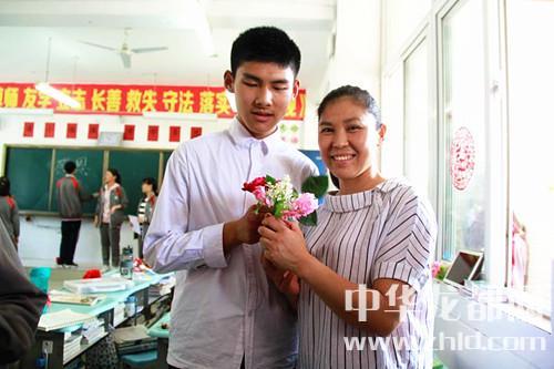 母親節(jié)，周口高中生這樣過！