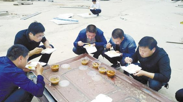 為了“創(chuàng)衛(wèi)”，他們蠻拼的